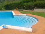 entrata in piscina con scalette