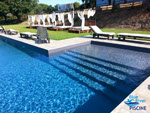 scale ad angolo per entrare uscire dalla piscina